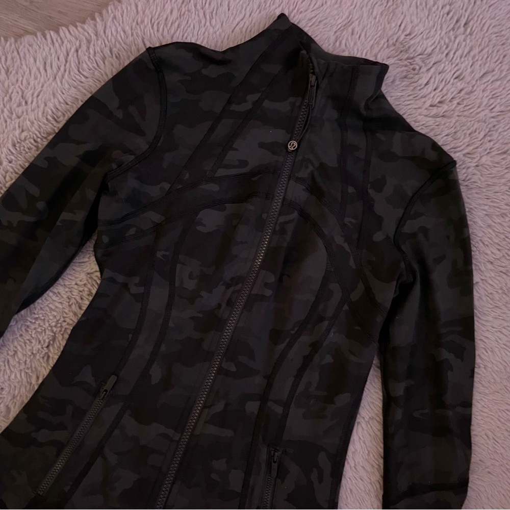 LULULEMON Camo Grey Define Jacket Size US 4 casual workout everyday long sleeve
